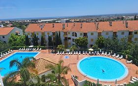 Apartamento 405 em Urbanização com Piscinas